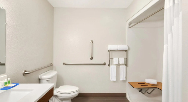 Двухместный люкс Holiday Inn Express & Suites Pembroke Pines-Sheridan St by IHG