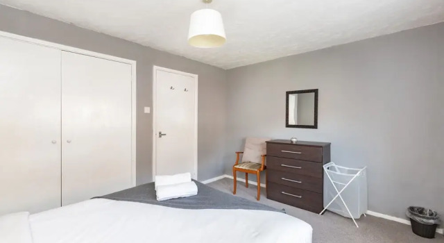 Nightingale Suite - Entire House With Parking, Rezervați Hotel Chatham Kent, aproape de Historic Chatham Dockyard