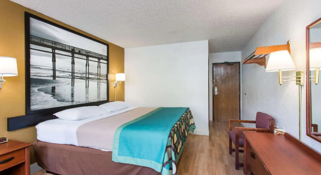 Двухместный номер Standard Super 8 by Wyndham Greensboro/Coliseum/Conv