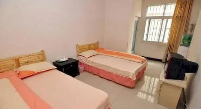 Kunming Junhong Hotel, Rezerwuj Hotel Hotele w Kunming z parkingiem, Parking