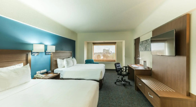 Четырёхместный номер Standard Holiday Inn Guadalajara Expo Plaza del Sol by IHG