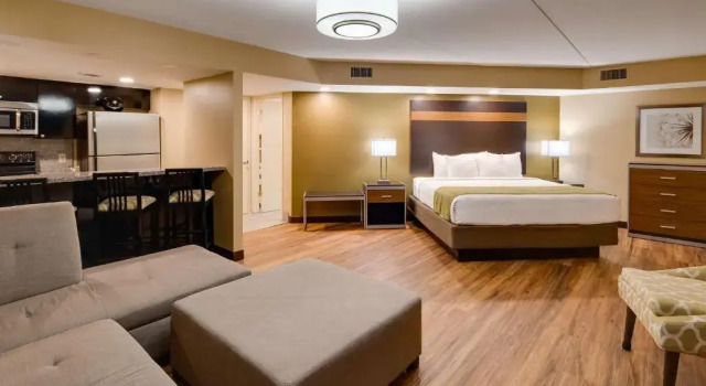 Люкс с 2 комнатами Best Western Plaza Inn