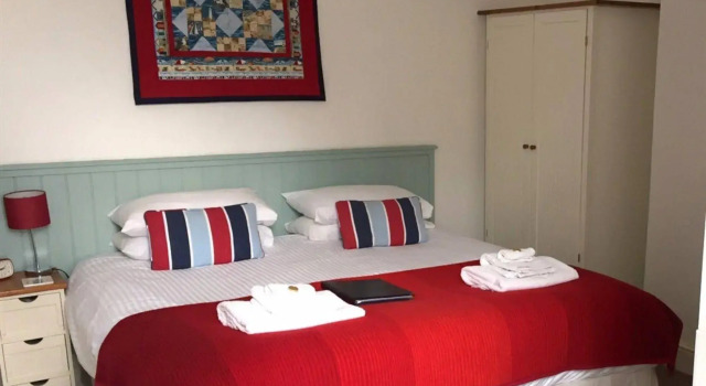 Headland View B&B, Book Bed and Breakfast Hoteller i Torquay med morgenmad, nær Petit Tor Beach, Morgenmad