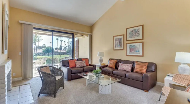 Sunny Pad w/ Patio & Pool Access in Palm Desert!, Забронировать Апартаменты/квартира Палм-Дезерт Coachella Valley, рядом с College of the Desert