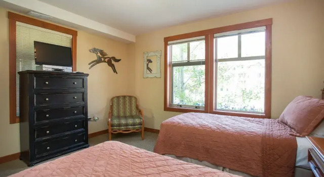 2202 - Two Bedroom Standard Eagle Springs East 2 Condo by RedAwning, Varaa Huoneisto Solitude 