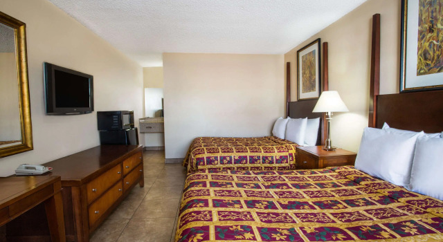 Четырёхместный номер Standard Knights Inn Orlando