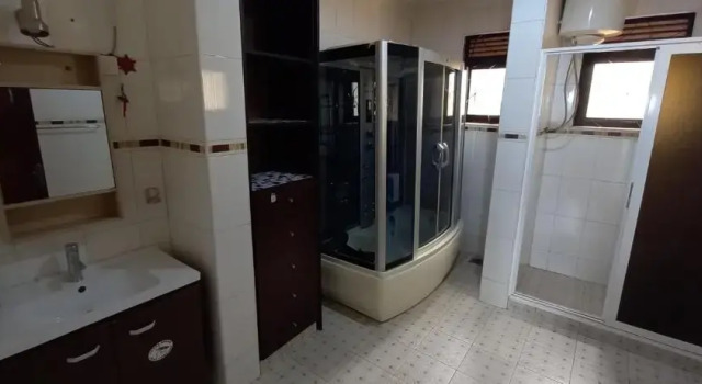 4 Bedroom Lake View House in Buziga