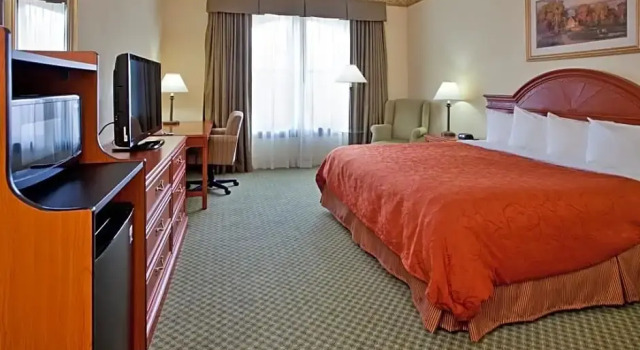 Четырёхместный люкс Country Inn & Suites by Radisson, St Charles Historic District