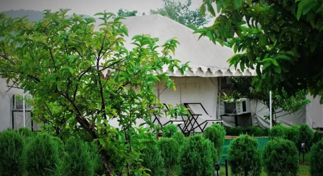 Jungle Book Resort Ranthambore camping Near Tiger safari, Забронировать Отель Отели штата Раджастхана с парковкой, Парковка