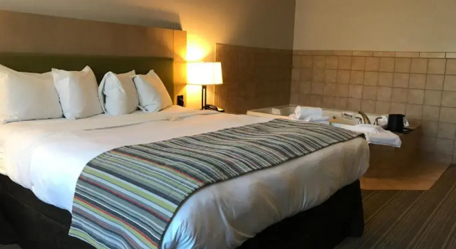 Люкс Country Inn & Suites by Radisson, Fond du Lac, WI
