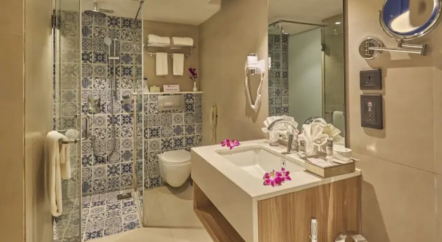 Люкс Royal c 1 комнатой с балконом Royal Orchid Beach Resort & Spa, Goa