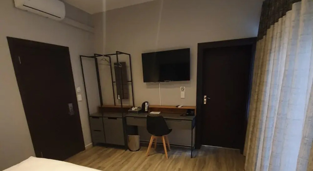 La Orchard Hotel
