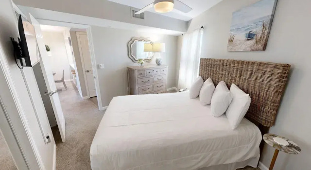 Seacrest 413 is a 2 BR Gulfside on Okaloosa Island by RedAwning, Book Lejlighed Fort Walton Beach Emerald Coast