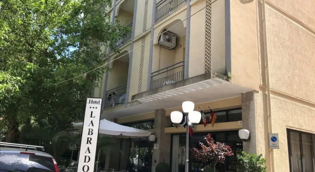 HOTEL LABRADOR, Забронировать Отель Каттолика Побережье Римини