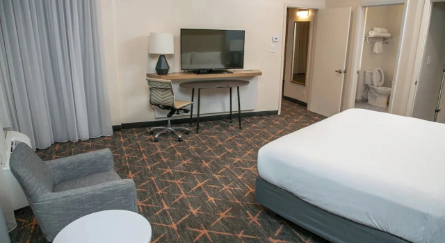 Двухместный люкс Holiday Inn New Orleans West Bank Tower by IHG