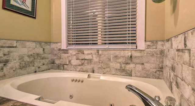 Коттедж Cozy Home w/ Sauna: Mins to Stowe Mountain Resort