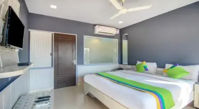 Beach walk resort by tvessa-100m to beach, Book Resort Ashvem Goa