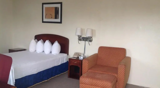 Eunice Plaza Motel