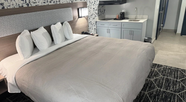 Двухместный люкс Red Lion Inn & Suites Kansas City