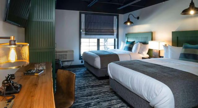 Четырёхместный номер Standard Cantilever Hotel, Trademark Collection by Wyndham