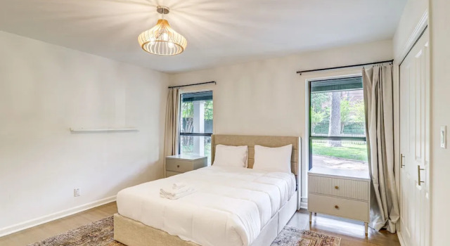 Коттедж Spacious Houston Home w/ Pool - Near The Galleria!