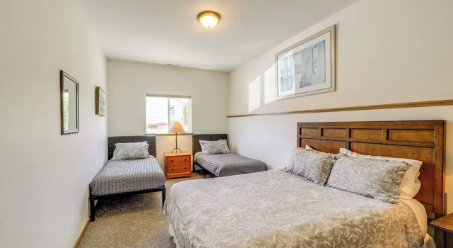 Modern Retreat w/ Hot Tub - Steps to Lake Chelan!, Boek Vakantiehuis Manson Lake Chelan