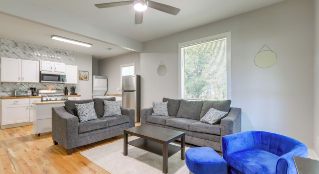 9 Mi to Dtwn Atl: Pet-friendly Apt w/ Yard, Забронировать Апартаменты/квартира Колледж-Парк Джорджия, рядом с Международный конгресс-центр Джорджии