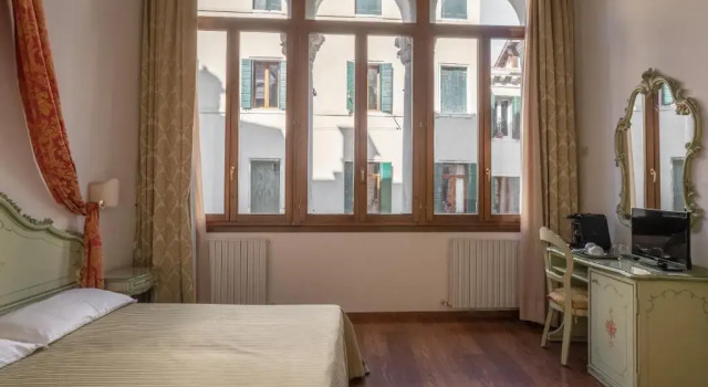 Двухместный номер Standard с видом на канал Hotel al Sotoportego