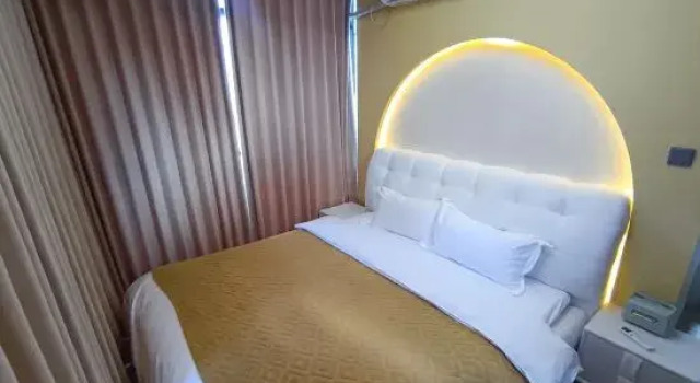 Кровать в общем номере Rezen Longhh Hotel