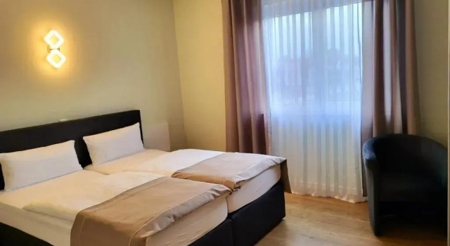 Lutz Motel, Забронировать Мотель Борн Падерборн