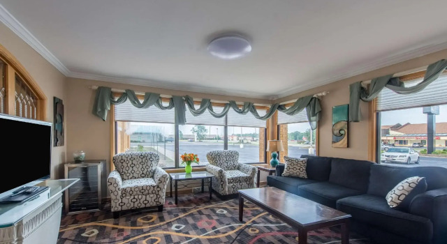Люкс Quality Inn & Suites University Area