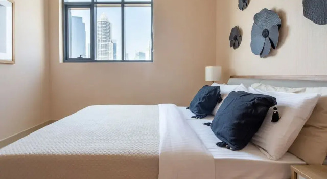 Modern 2BR w/ Tranquil Ambience in Emirates Hills!, Забронировать Апартаменты/квартира Эмирейтс Хилс , рядом с Остановка трамвая Marina Towers