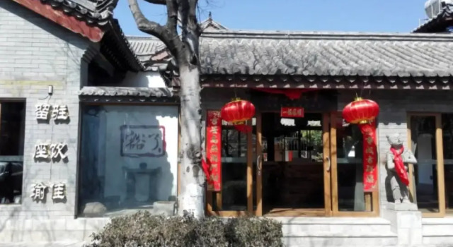 Courtyard Hotel - Dwellings, Rezerwuj Hotel Hotele w Chuxiong z parkingiem, Parking