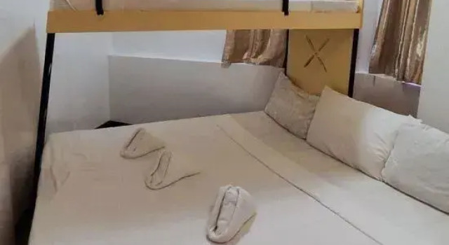 Кровать в общем номере RedDoorz @ Isabelle Tourist Hotel Hinatuan