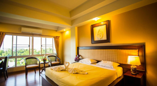 Madina Rayong Hotel, Забронировать Отель Отели Районг 3 звезды, рядом с Пешеходная улица Йомджинда, 3*