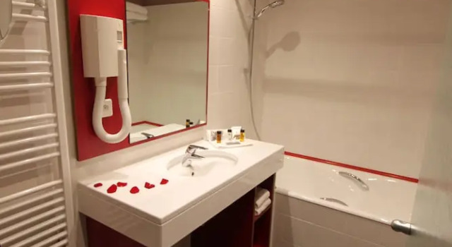 Двухместный семейный номер Standard Отель Spark by Hilton Lyon Ouest
