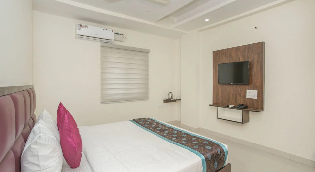 OYO 11387 Hotel Kozy Rooms