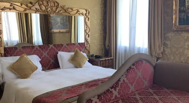 Двухместный номер Deluxe с видом на канал Pesaro Palace