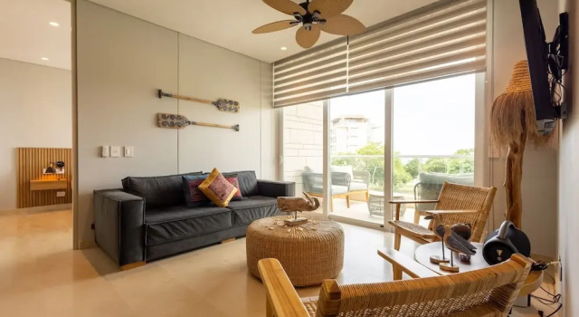 Seaside 3BR Retreat w Terrace Beach Access, Забронировать Отель СПА-отели Бару, SPA-услуги
