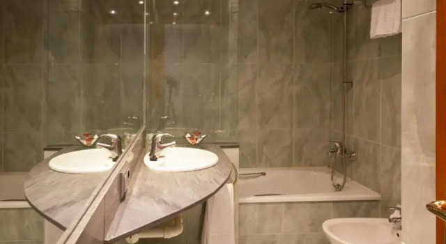 Четырёхместный номер Standard Hotel Vetusta