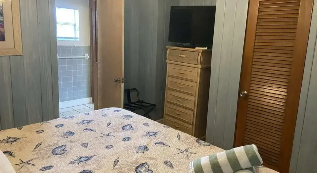 Holiday Court 02 - Flamingo, Забронировать Отель Отели в центре Форт-Майерс-Бич, в центре, Парковка