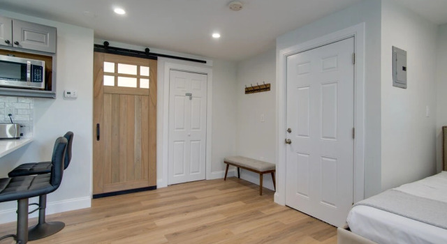 Cozy Falmouth Studio ~ 2 Mi to Beach & Dining, Забронировать Апартаменты/квартира Фалмут Полуостров Кейп-Код