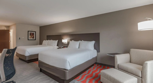 Четырёхместный номер Standard Holiday Inn Mishawaka by IHG