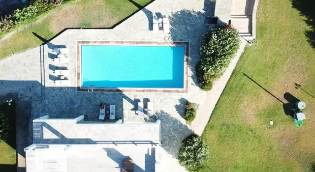 Коттедж Belvedere Beachfront Villa