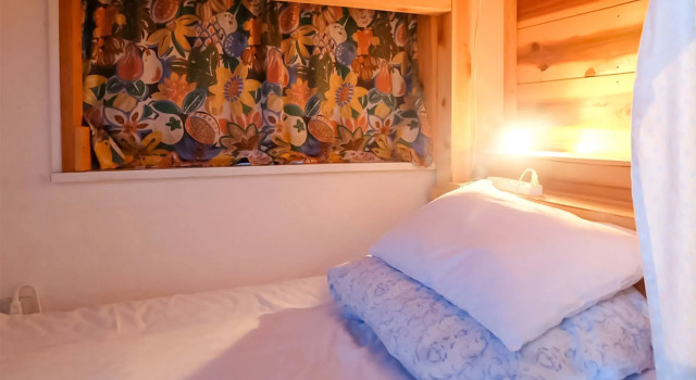 Кровать в общем номере (женский номер) с 4 комнатами Guest House Shirahama R cafe – Caters to Women - Hostel