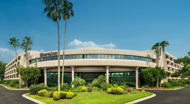 Четырёхместный клубный номер Standard с балконом Sheraton Tampa Brandon Hotel