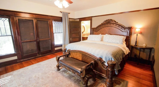 Номер Superior с балконом Iron Horse Inn
