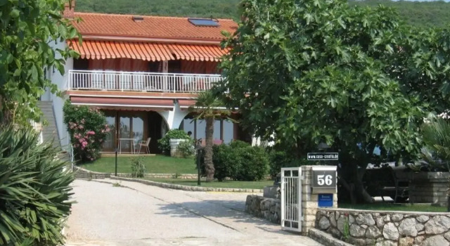 Apartment With 3 Bedrooms in Punat, With Wonderful sea View, Enclosed, Prenota Appartamento Hotel a Isole Quarnerine con parcheggio, Parcheggio
