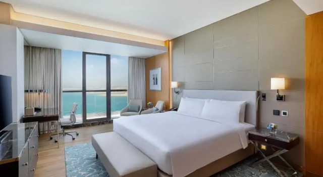 Двухместный люкс Executive с балконом и с видом на море Hilton Dubai Palm Jumeirah