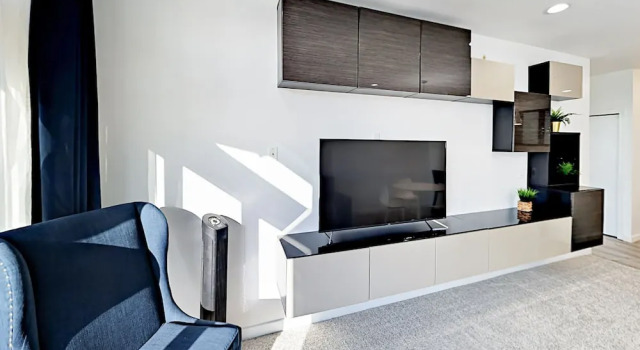 Modern 1br W/ Pool, Spa & Rooftop Deck 1 Bedroom Condo, Забронировать Курортный отель Беллтаун Сиэтл, рядом с Seattle Great Wheel